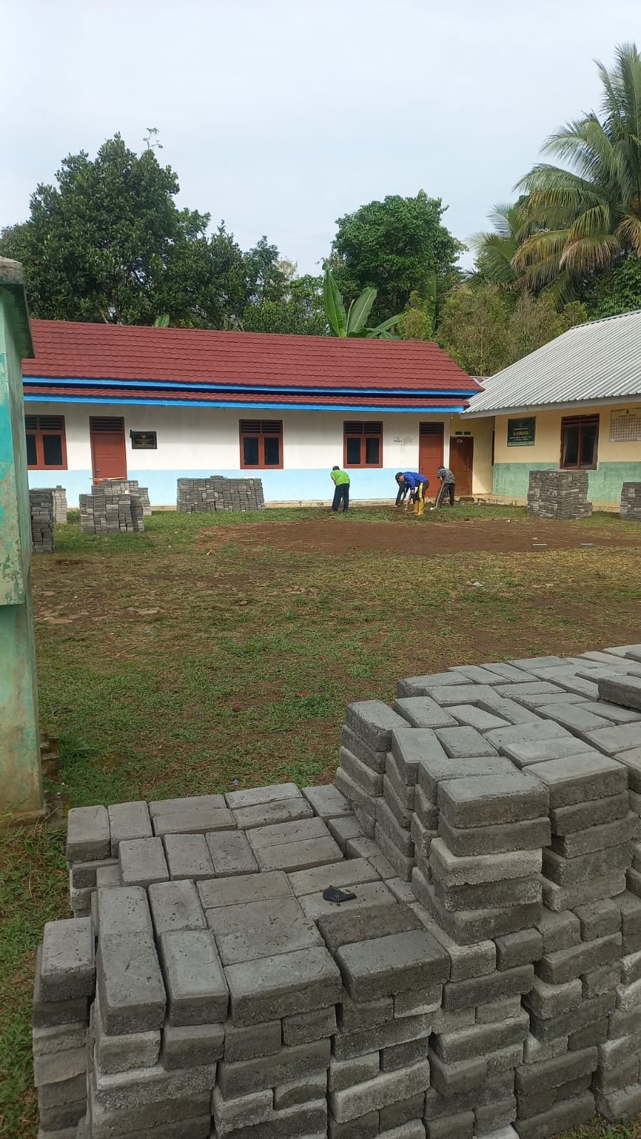 BRI Peduli Bantu Pavingisasi Halaman MDT Riyadlatul Uqul, Wujud Nyata Dukungan bagi Pendidikan Keagamaan